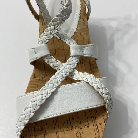 New💕 Adorable Cork Sandals 👡 - Picture 9 of 12